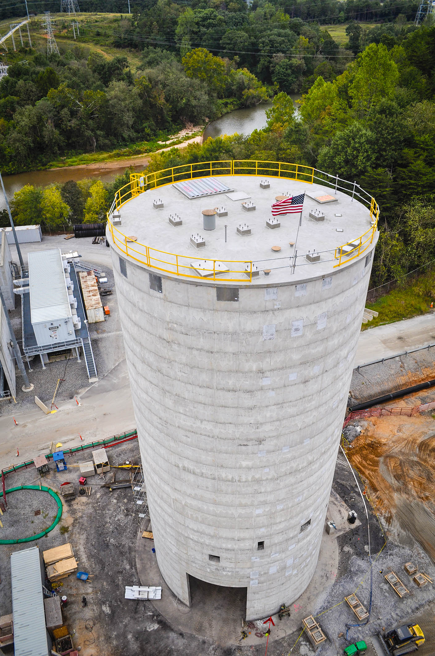 Fly ash silo cleaning